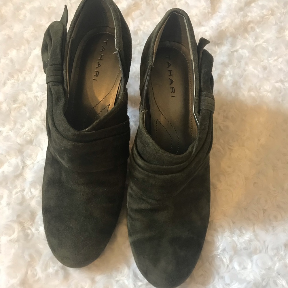 Tahari Heels